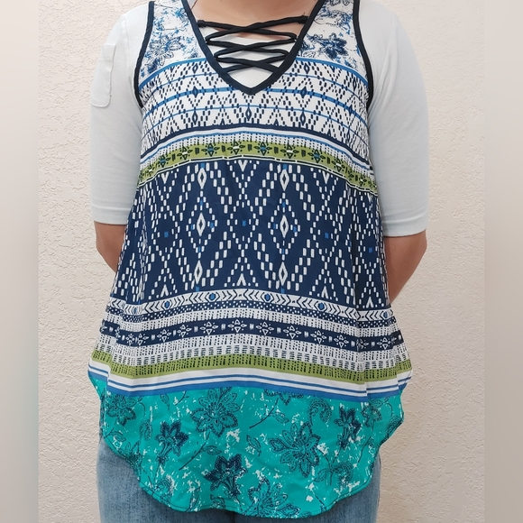 iz byer printed multipattern top - Picture 9 of 10